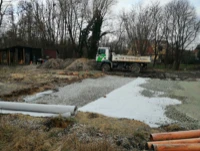 Herstellen einer Bodenplatte inklusive Medienanschlüsse für ein Einfamilienhaus