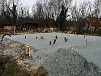 Herstellen einer Bodenplatte inklusive Medienanschlüsse für ein Einfamilienhaus